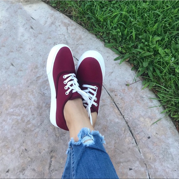 Burgundy classic lace up canvas sneakers✨ - Picture 6 of 8